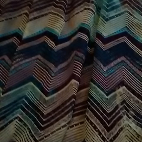 Beautiful no wrinkle dress. - Picture 2 of 3